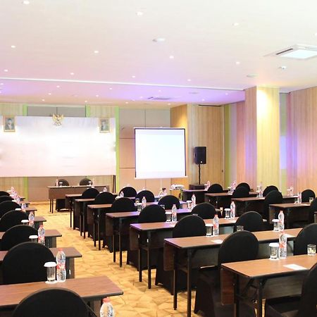 Zest Parang Raja Solo By Swiss-Belhotel International Bonorejo Exterior photo