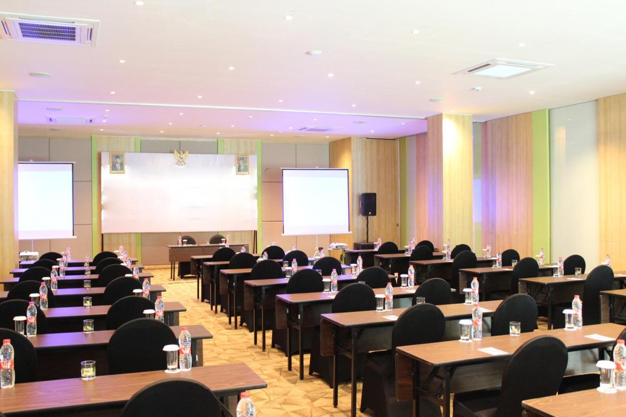 Zest Parang Raja Solo By Swiss-Belhotel International Bonorejo Exterior photo