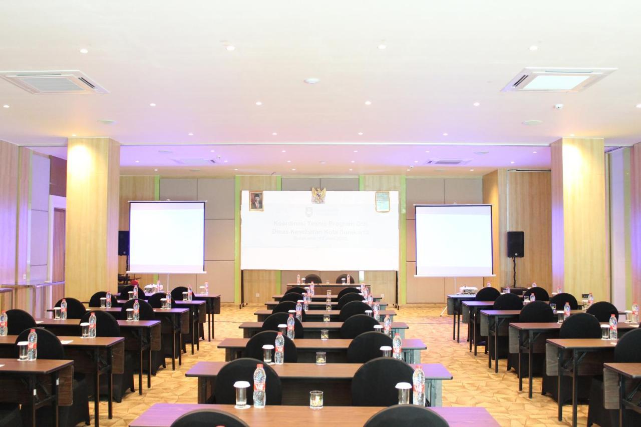 Zest Parang Raja Solo By Swiss-Belhotel International Bonorejo Exterior photo